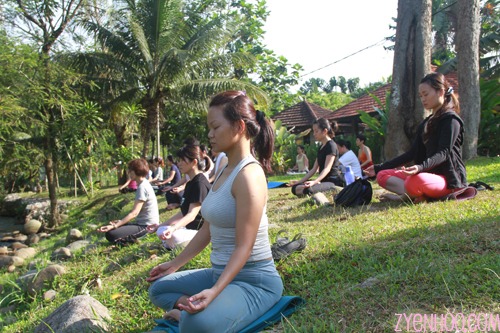 Riverside meditatio led by Jo