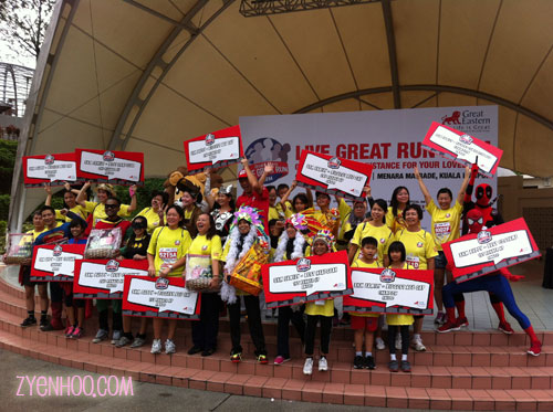 The winners of the different categories of the 3km buddy and family run